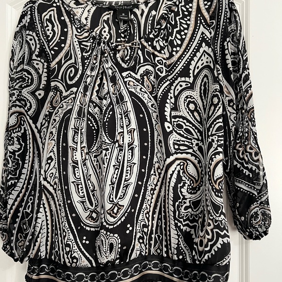 WHBM - Pullover Silky Blouse With Chain Paisley Print.  Has 3/4 Split Sleeves - Picture 8 of 10